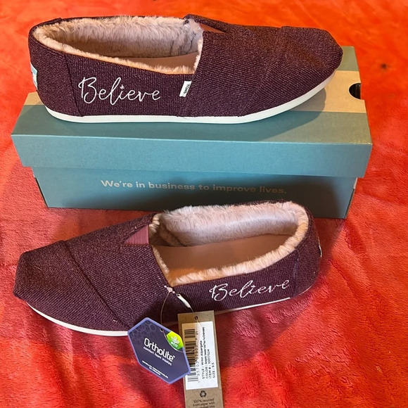 New in box!! Toms Alpargata burgundy sweater knit faux fur size 9.5 NWT** - Picture 1 of 9